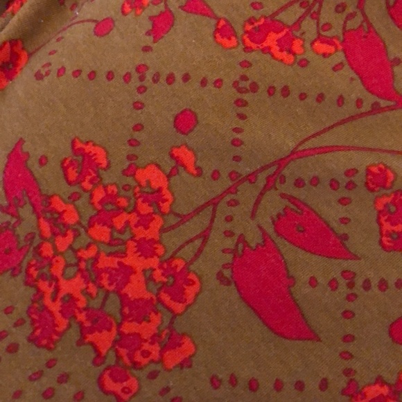 🌞LuLaRoe Perfect Tee Size Medium (Size Down 1-2) Floral - Picture 3 of 5